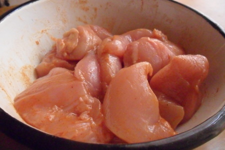 Грудка в соусе из сметаны, томатов и паприки: шаг 2
