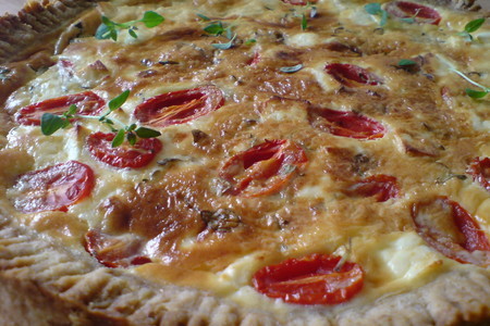 Открытый пирог с брынзой, тимьяном  и помидорками-черри/киш/: шаг 9