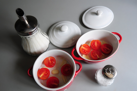 Жареные морские гребешки с помидорами конфи и спаржей.: шаг 2