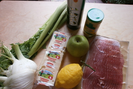 Хрустящий зелёный салат с анисовой ноткой  в союзе с сыровяленным подкапченным окороком: шаг 1