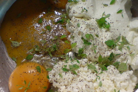 Сырная запеканка с творогом, тимьяном и вялеными томатами /на ужин к салату/: шаг 2