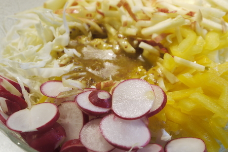 Салат из капусты с яблоком, редиской и конфитюрной заправкой: шаг 5