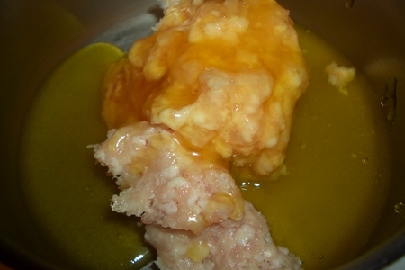 Маффины из куриного филе с мёдом.: шаг 1