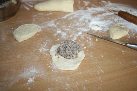Пирожки «с фасолью и маком» : шаг 5