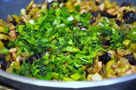 Салат из зеленой чечевицы с черносливом.: шаг 8