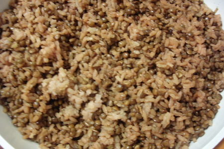 Тефтели из горбуши в фасолевом соусе с гарниром из риса и чечевицы.: шаг 1
