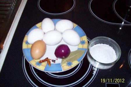 Маринованные яйца с картофельным пюре под горчичным соусом.: шаг 1