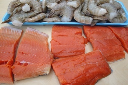 Рыба на кленовой дощечке с шалфеем и креветками: шаг 1