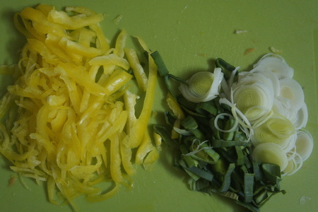 Фрунчоза с овощами и филе грудки цыпленка на гриле.: шаг 3