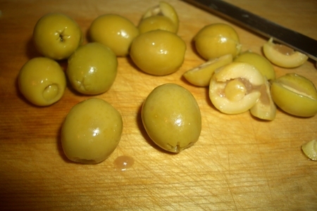 Куриный салат с оливками и сельдереем: шаг 3