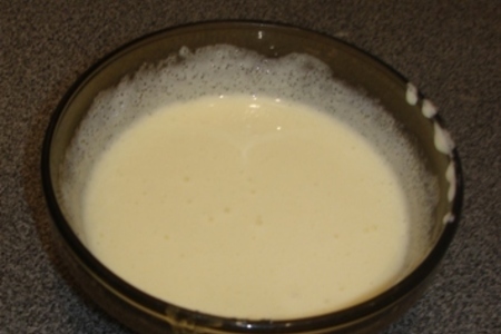 Молочный сладкий суп с клубничными клецками: шаг 2