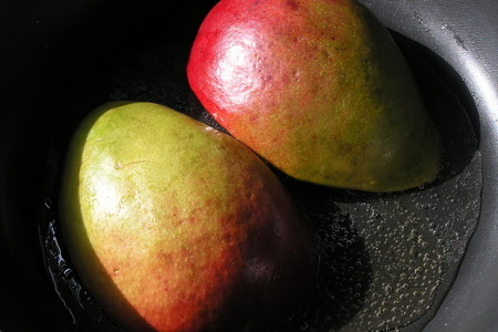 Печеное манго с корицей и мороженым: шаг 1