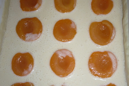 Творожно-сметанный пирог с абрикосами: шаг 9