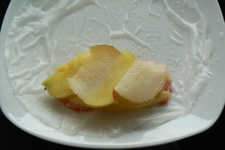 Спринг-роллы "питайся правильно" с морепродуктами и фруктами (груша, яблоко, манго).: шаг 7