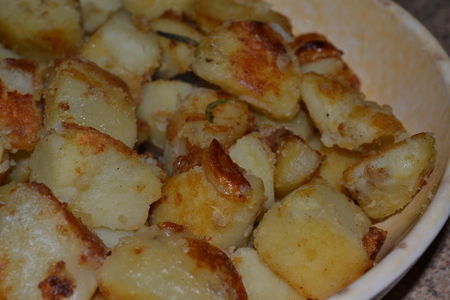 Обжаренный на гусином жире картофель с чесноком и розмарином: шаг 1
