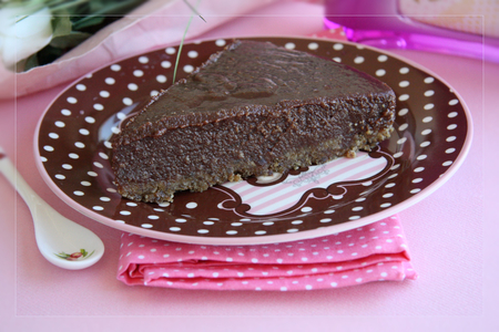 Шоколадный торт с финиками и ореховым кремом без муки и сахара: шаг 5