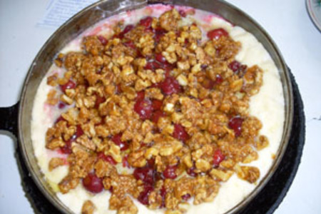 Пирог с вишнями и ореховым крокантом: шаг 3
