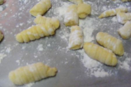 Ньекки (картофельные  рулетики) gnocchi: шаг 6