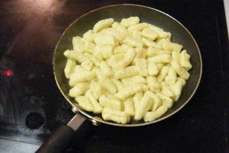 Ньекки (картофельные  рулетики) gnocchi: шаг 7