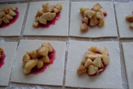 Пирожки с клюквенным джемом и яблоками: шаг 2