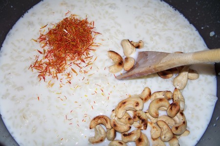 Чавал ка кхир (рисовый десерт с орехами): шаг 4