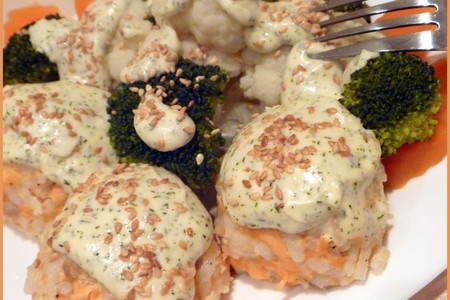 Рисово-рыбные тефтели с овощами на пару под сливочно-сырным соусом: шаг 8