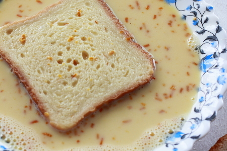 Французские тосты с творожным сыром и клюквенным соусом: шаг 2