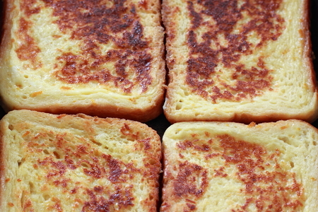 Французские тосты с творожным сыром и клюквенным соусом: шаг 5