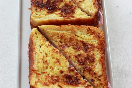 Французские тосты с творожным сыром и клюквенным соусом: шаг 7