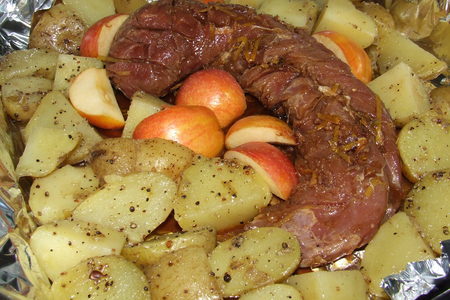 Маринованная свиная вырезка запеченная с картошкой: шаг 1