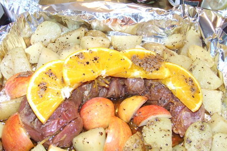 Маринованная свиная вырезка запеченная с картошкой: шаг 3