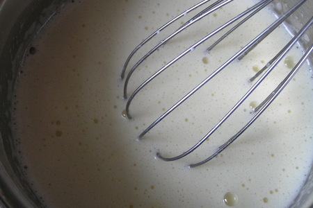 Торт "наполеон" с кремом муслин и брусничным соусом: шаг 4
