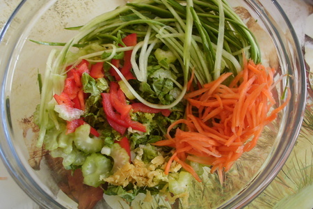 Овощной салатик с ростками фасоли в китайском стиле.  : шаг 1