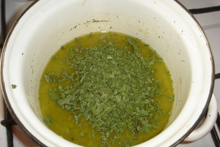 Пряный суп из двух видов гороха с мятой и сырными тостами: шаг 3