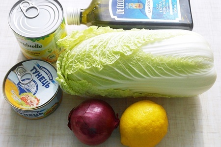 Салат  с тунцом, пекинской капустой и кукурузой: шаг 1