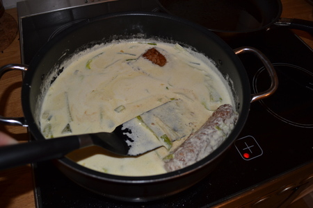 Свинина в дижонском соусе с огурцом и луком-пореем.: шаг 7