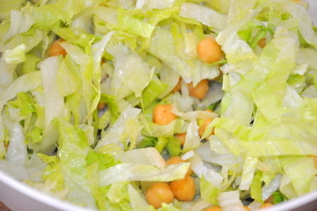 Овощной салат с нутом: шаг 1
