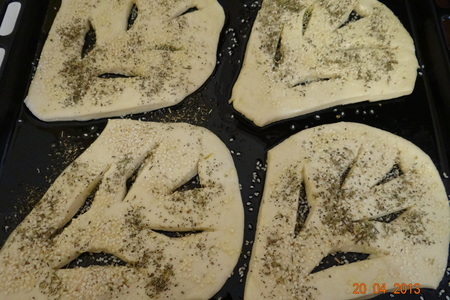 Fougasse (французский хлебец фугасс) с кунжутом и прованскими травами: шаг 3