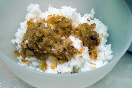 Пирог с рыбой, рисом и жареным луком: шаг 1