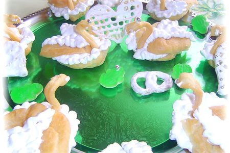 Заварные пирожные на желе "лебединое озеро".: шаг 7