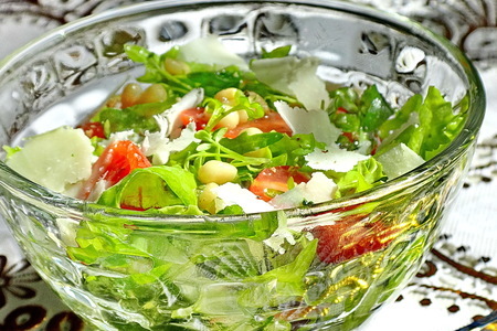 Салат с помидорами и пармезаном (фм): шаг 4