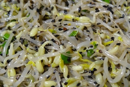 Корейский салат с ростками фасоли: шаг 7