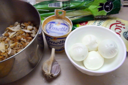 Салат с курицей, яйцом и сельдереем.: шаг 2