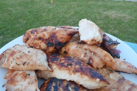 Куриная грудка в имбирно-соевом маринаде, жаренная  на углях. открытие сезона "айда на пикник": шаг 7
