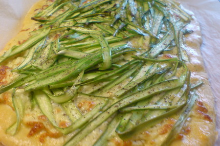 Открытый пирог-пицца с зелёной спаржей и сырами///салат из зелёной спаржи,помидорок-черри и брынзы: шаг 8