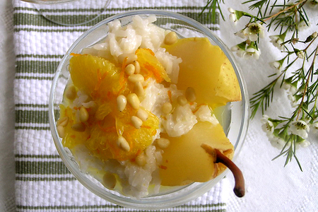Рисовый пудинг в кокосовых сливках с грушей, апельсиновым соусом и кедровыми орешками. (тест-драйв): шаг 8