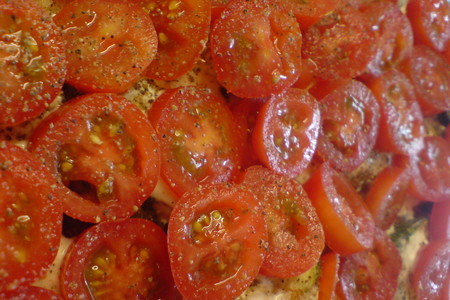 Слоёный салат из цельнозернового хлеба,жареного цуккини и помидорок : шаг 6