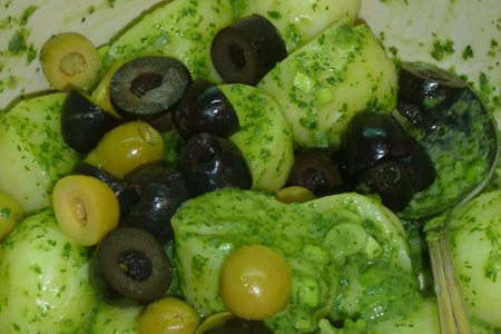Теплый картофельный салат с зеленым соусом: шаг 5