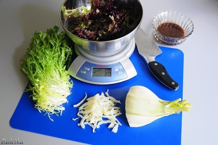 Микс салатов с тунцом, фенхелем и имбирно-кунжутной заправкой.: шаг 4