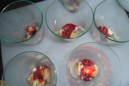 Освежающий десерт из питахайи и малины со сливками "райский остров": шаг 13